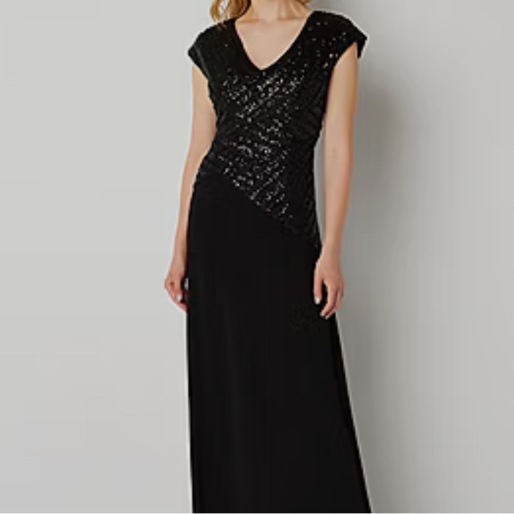 Maya Brooke Formal Evening Gown Dress. Size 18. NEW. Asymmetrical. Elegant.